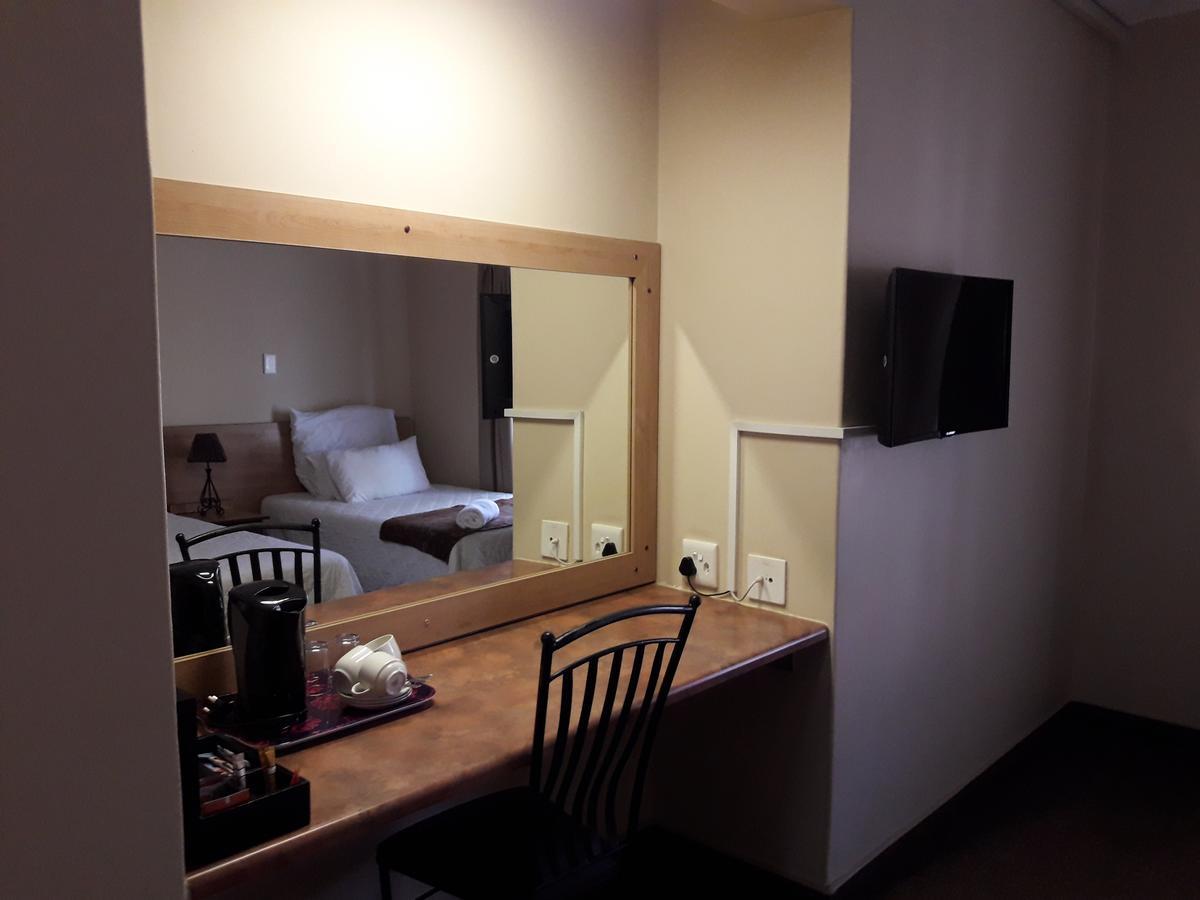Airport Hotel Kimberley Extérieur photo